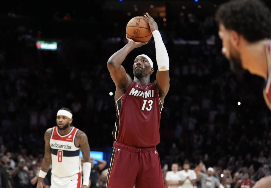 华体会真人网址-韦德：我见证了阿德巴约一步步成长，看着他拿83分我感慨万千